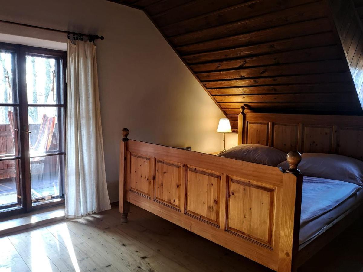 Apartmany Cerveny Dvur Chvalsiny Bagian luar foto