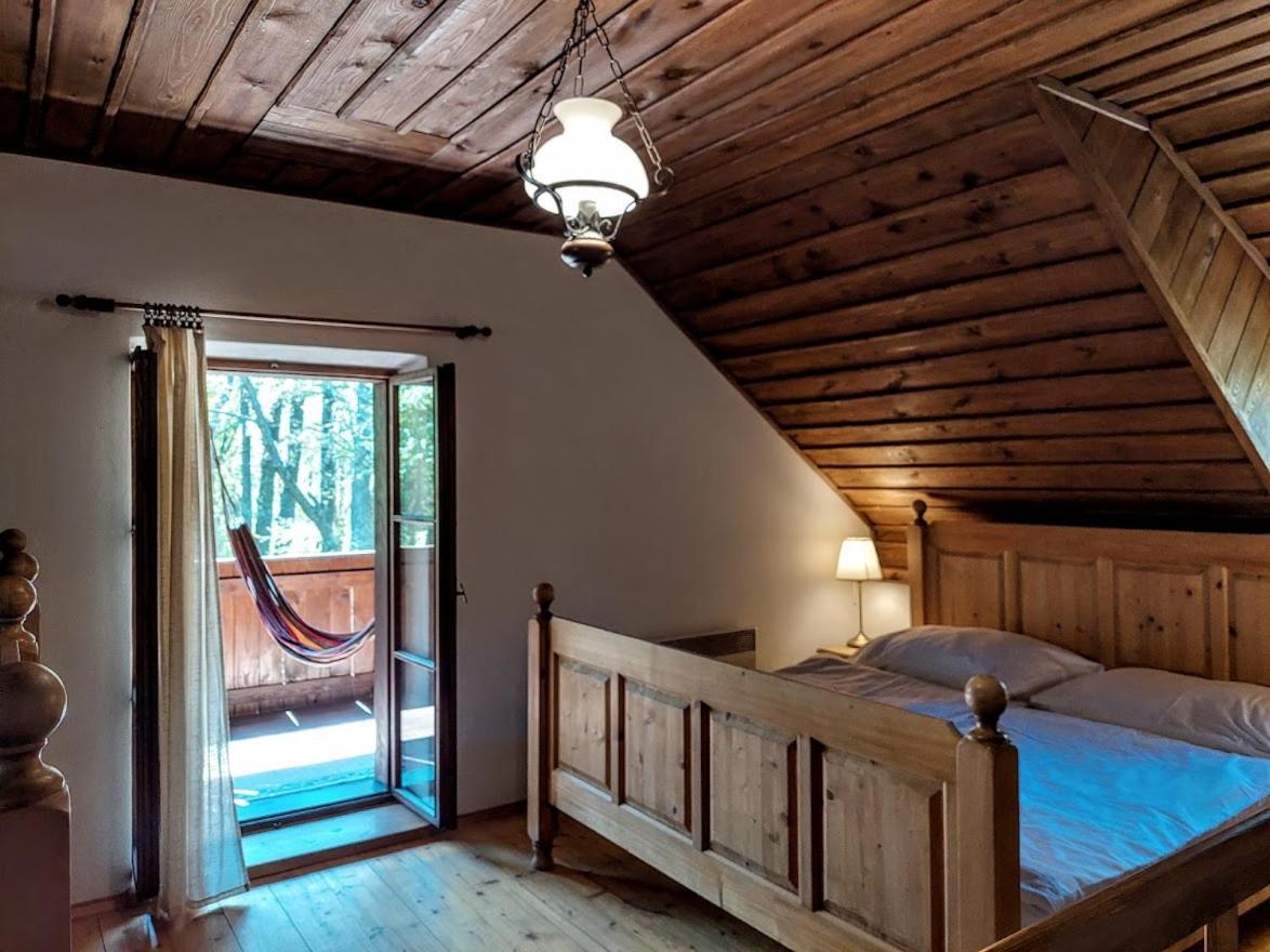 Apartmany Cerveny Dvur Chvalsiny Bagian luar foto