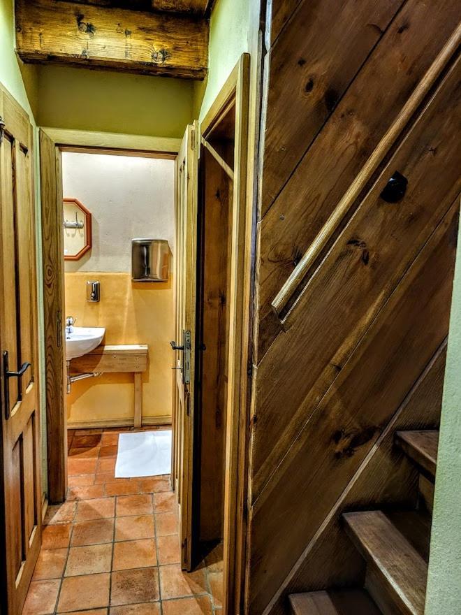 Apartmany Cerveny Dvur Chvalsiny Bagian luar foto