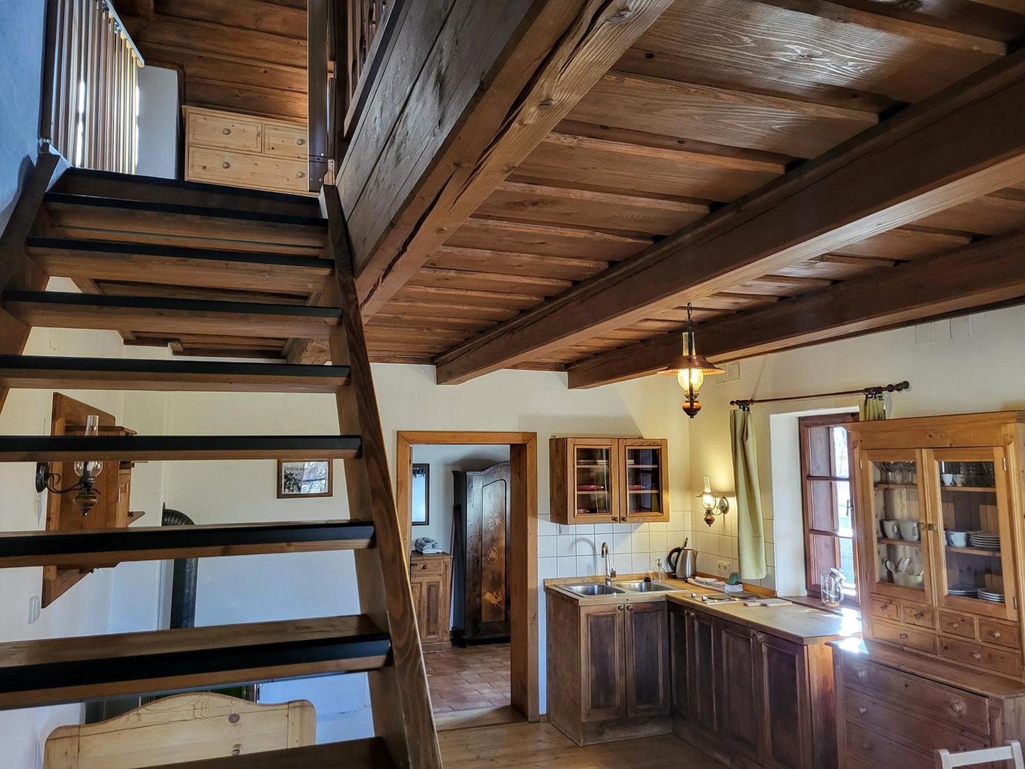 Apartmany Cerveny Dvur Chvalsiny Bagian luar foto